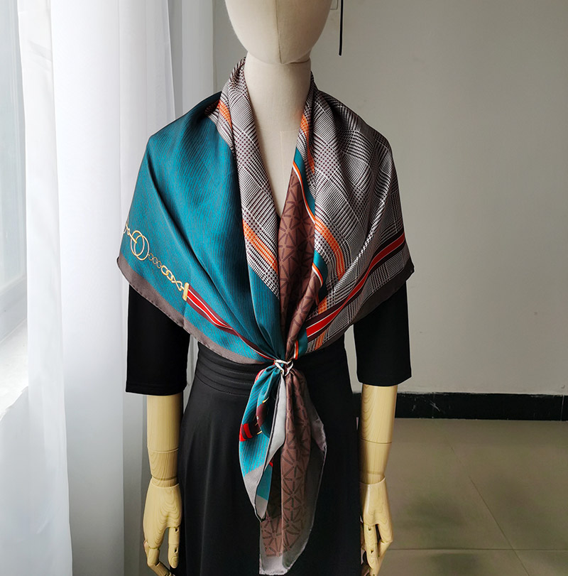 100% Real Mulberry Silk Scarfs Women Retro Elegant Printed Large Square Scarves 110cm X 110cm
