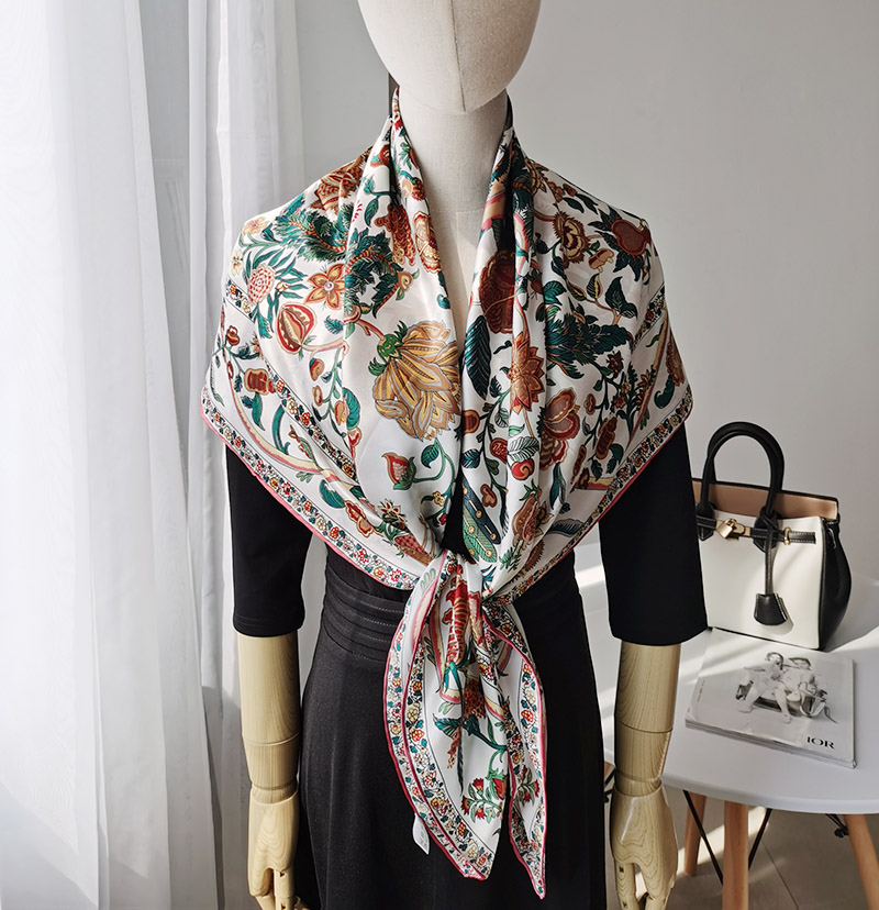100% Mulberry Silk Twill Scarf Women Fashion Floral Printed Shawl Square Wrap Scarf 110cm X 110cm
