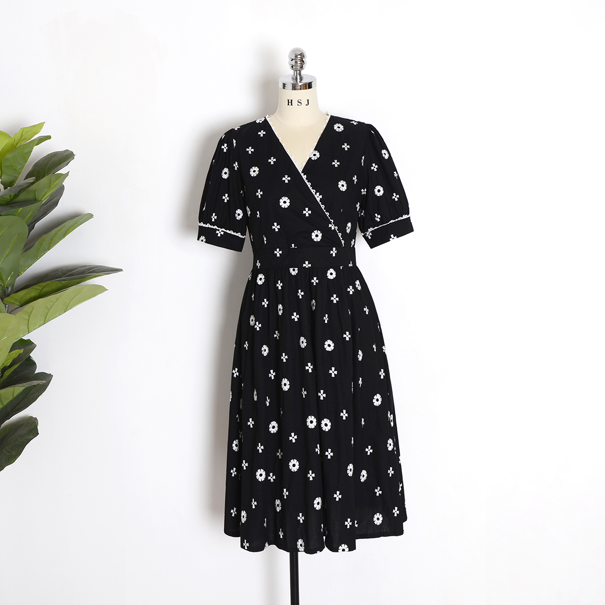 Vintage Embroidery V-neck Short Sleeve A-line Dress